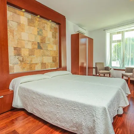 Otel Acinipo 4*