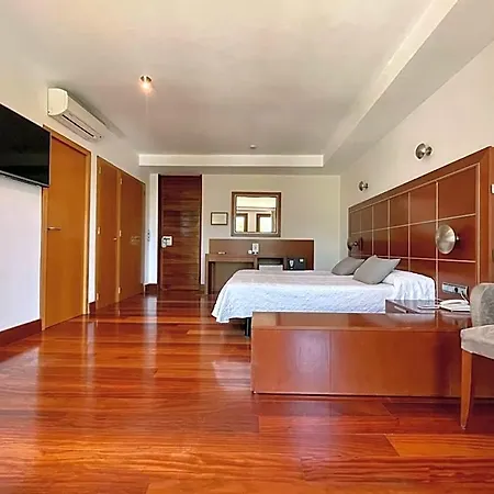 Hotel Acinipo 4*