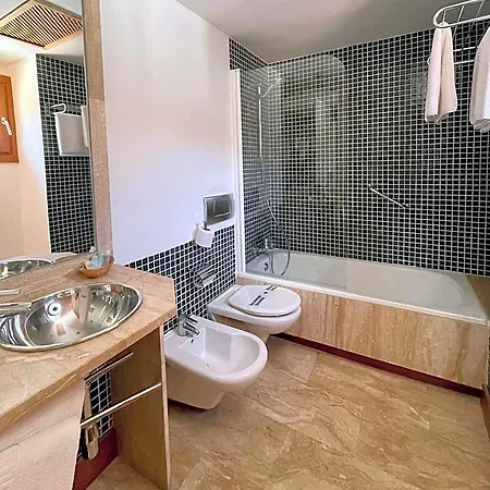 Acinipo Hotel 4*